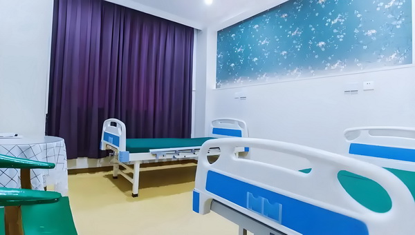 一吻成魔：拽妃火辣辣